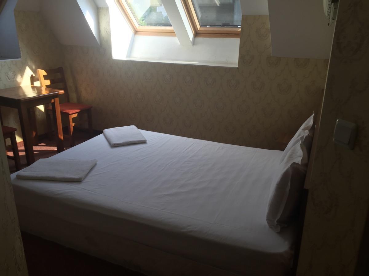 Irish Hotel Shumen Exteriör bild
