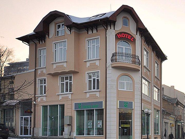 Irish Hotel Shumen Exteriör bild